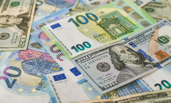 Gotówka w domu — dlaczego warto i jakie waluty trzymać