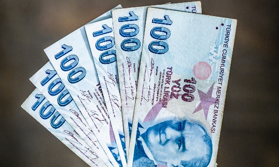 Jaka waluta w Turcji? Lira turecka, euro czy karta — co zabrać na wakacje